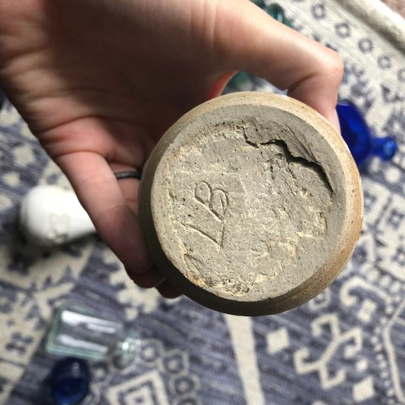 Lot of 7 Glass and Ceramic Bottles - Picture 10 of 13